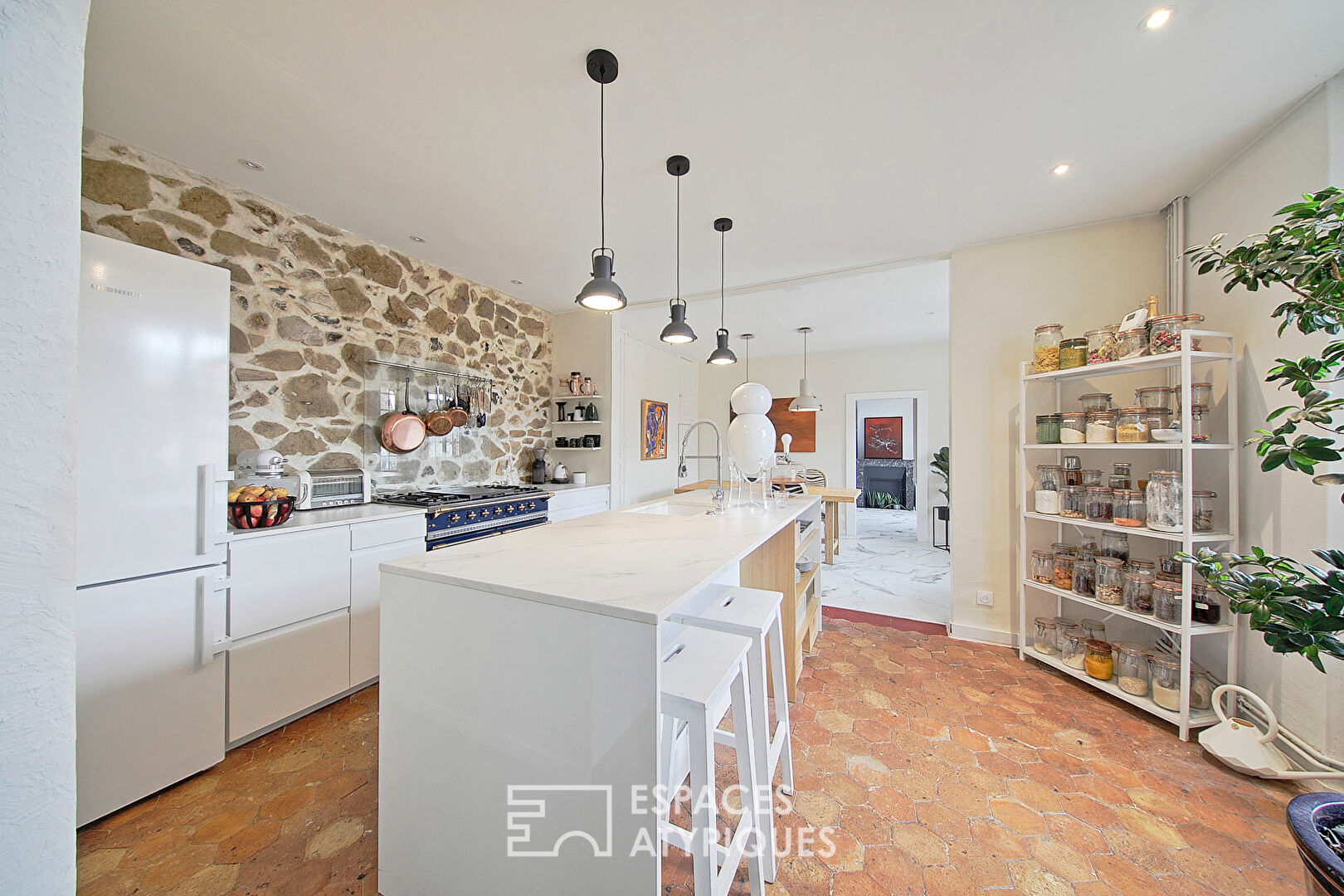 Charming contemporary farmhouse with artist studios and swimming pool