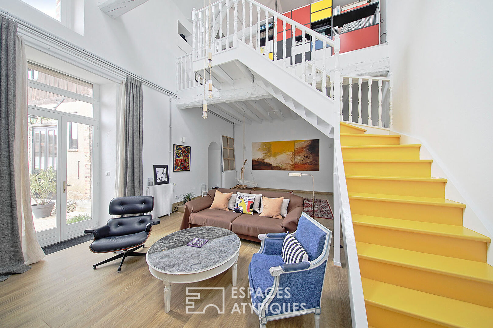 Charming contemporary farmhouse with artist studios and swimming pool