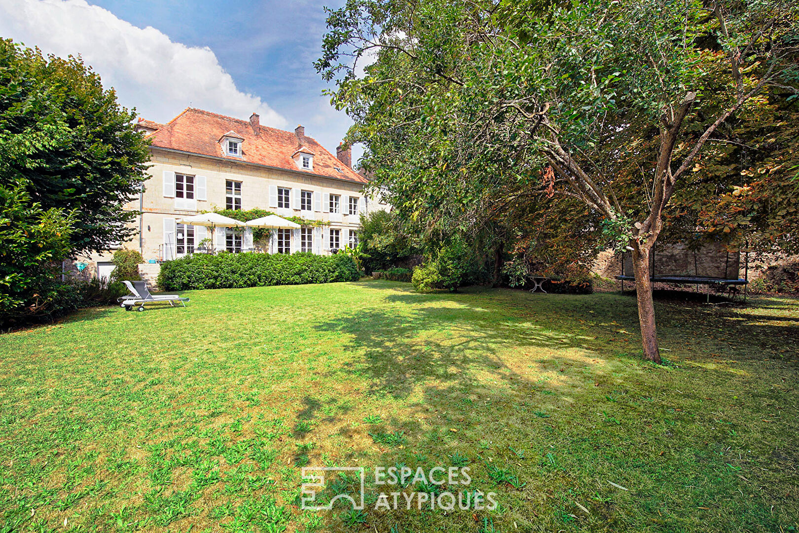 Bourgeois house with garden