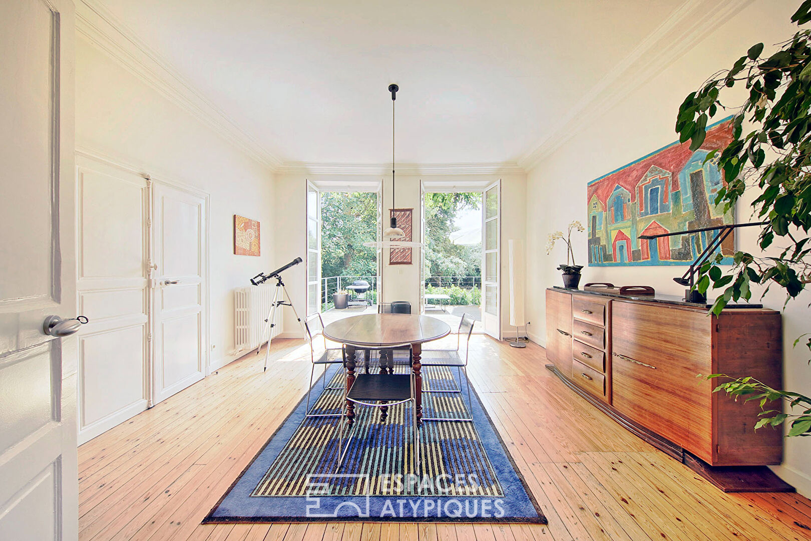 Bourgeois house with garden