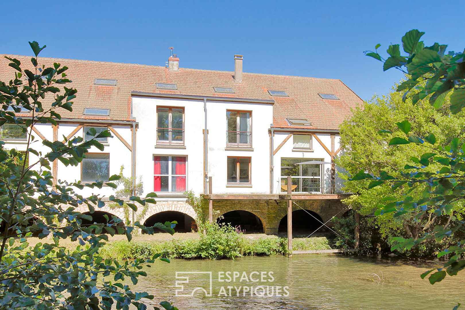 Loft-style house with artist studios and garden