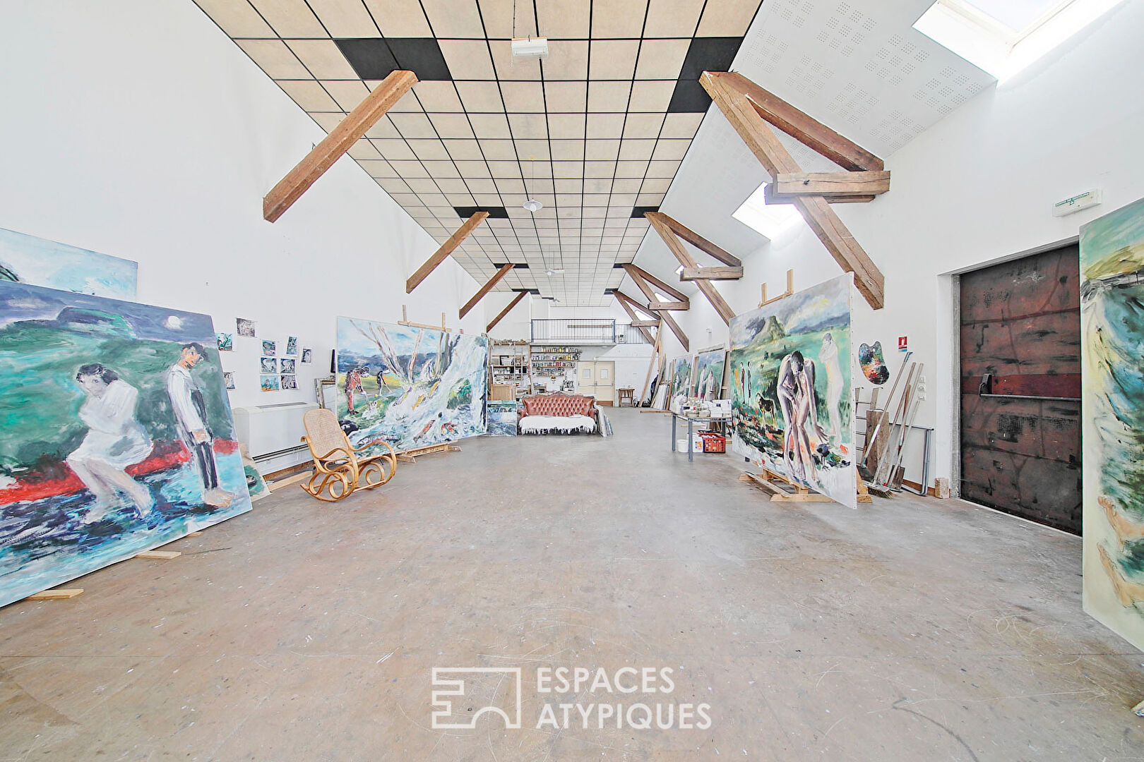 Loft-style house with artist studios and garden