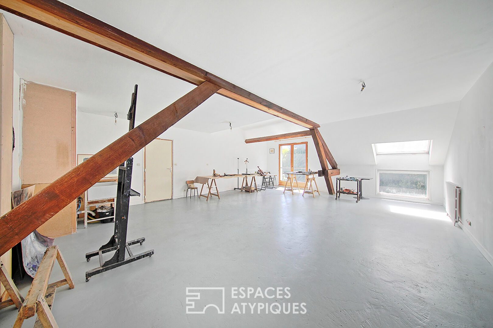 Loft-style house with artist studios and garden