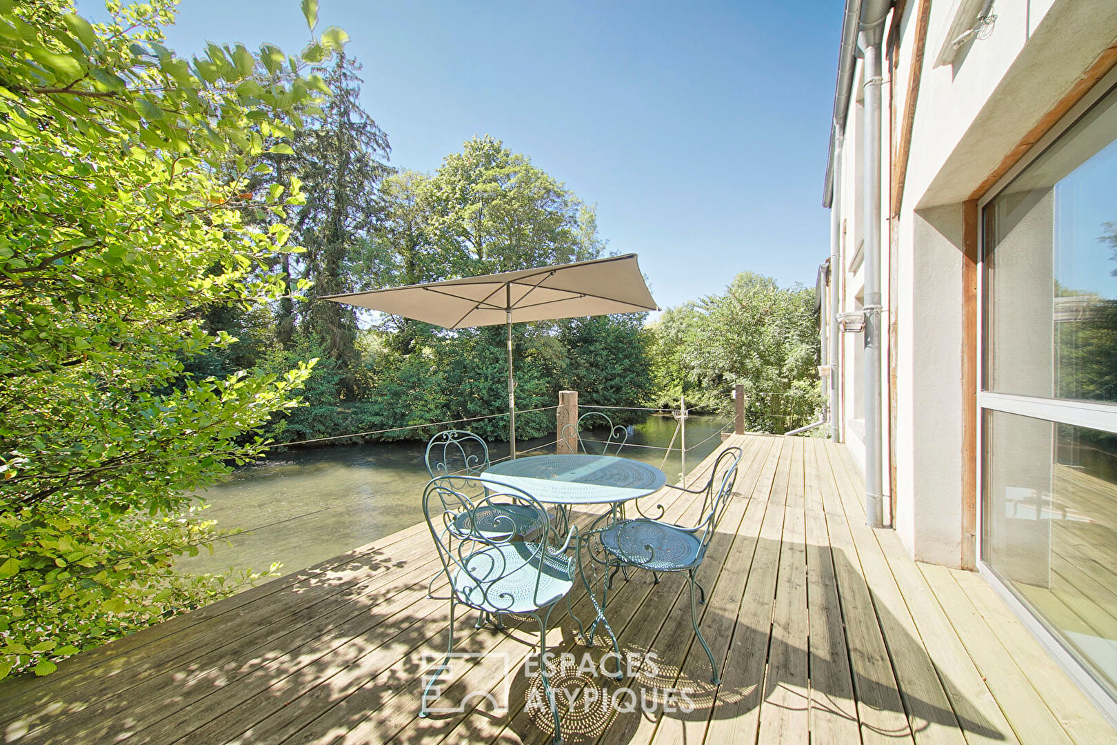 Loft-style house with artist studios and garden