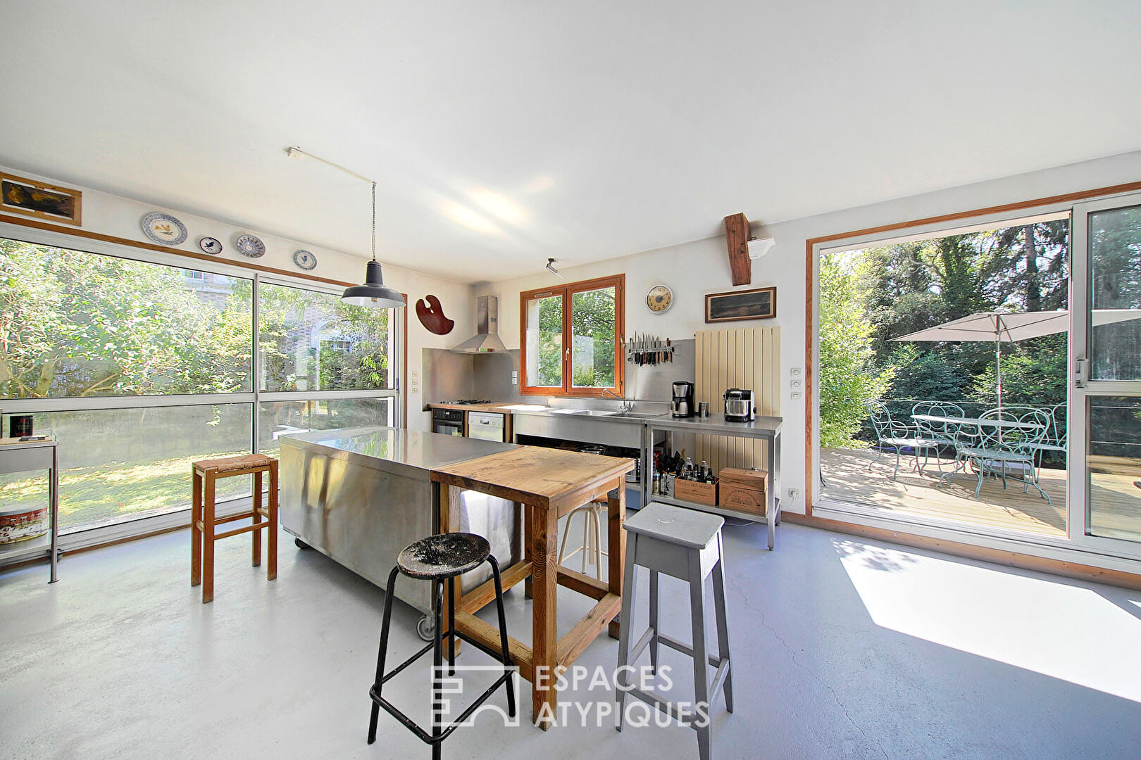 Loft-style house with artist studios and garden