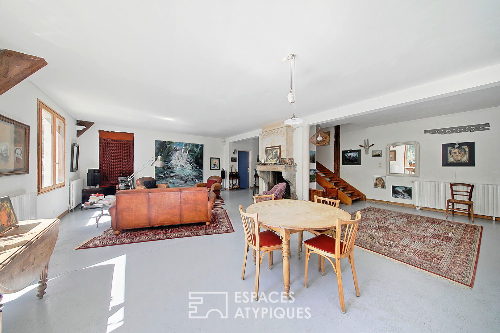 Loft-style house with artist studios and garden