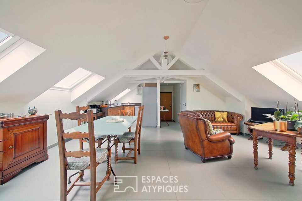 77350 LE MEE SUR SEINE - Appartement de charme niché sous les toits - Réf. SM739