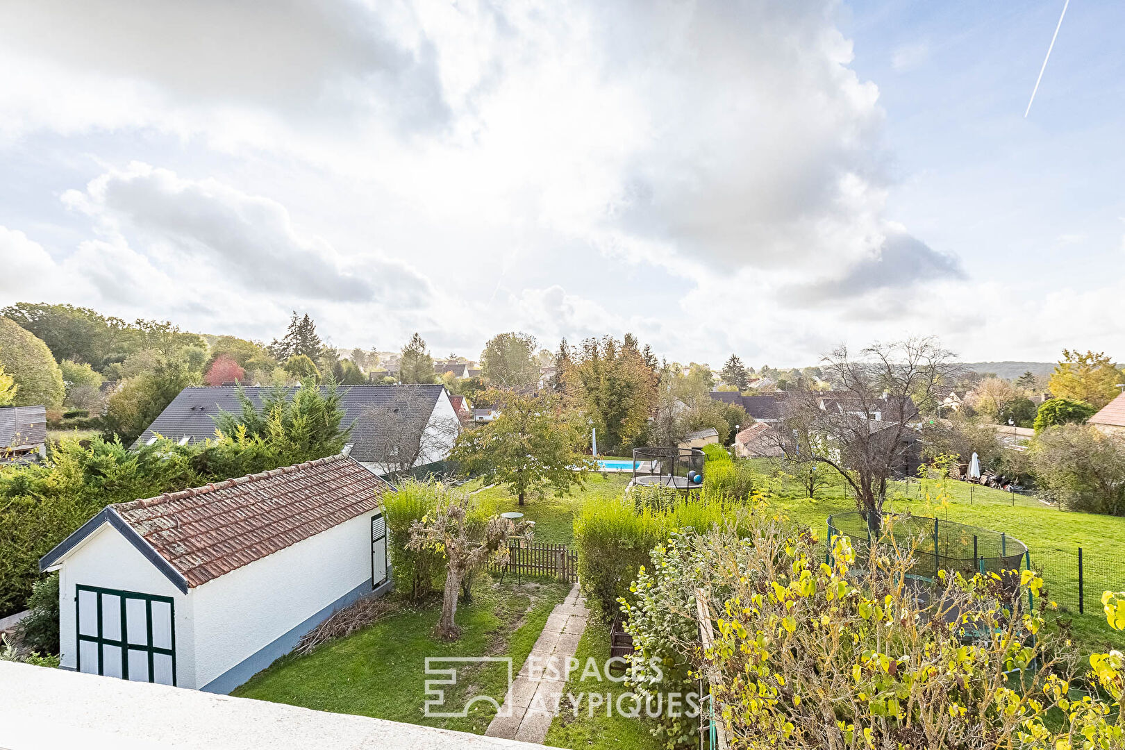 Maison familiale avec jardin et piscine