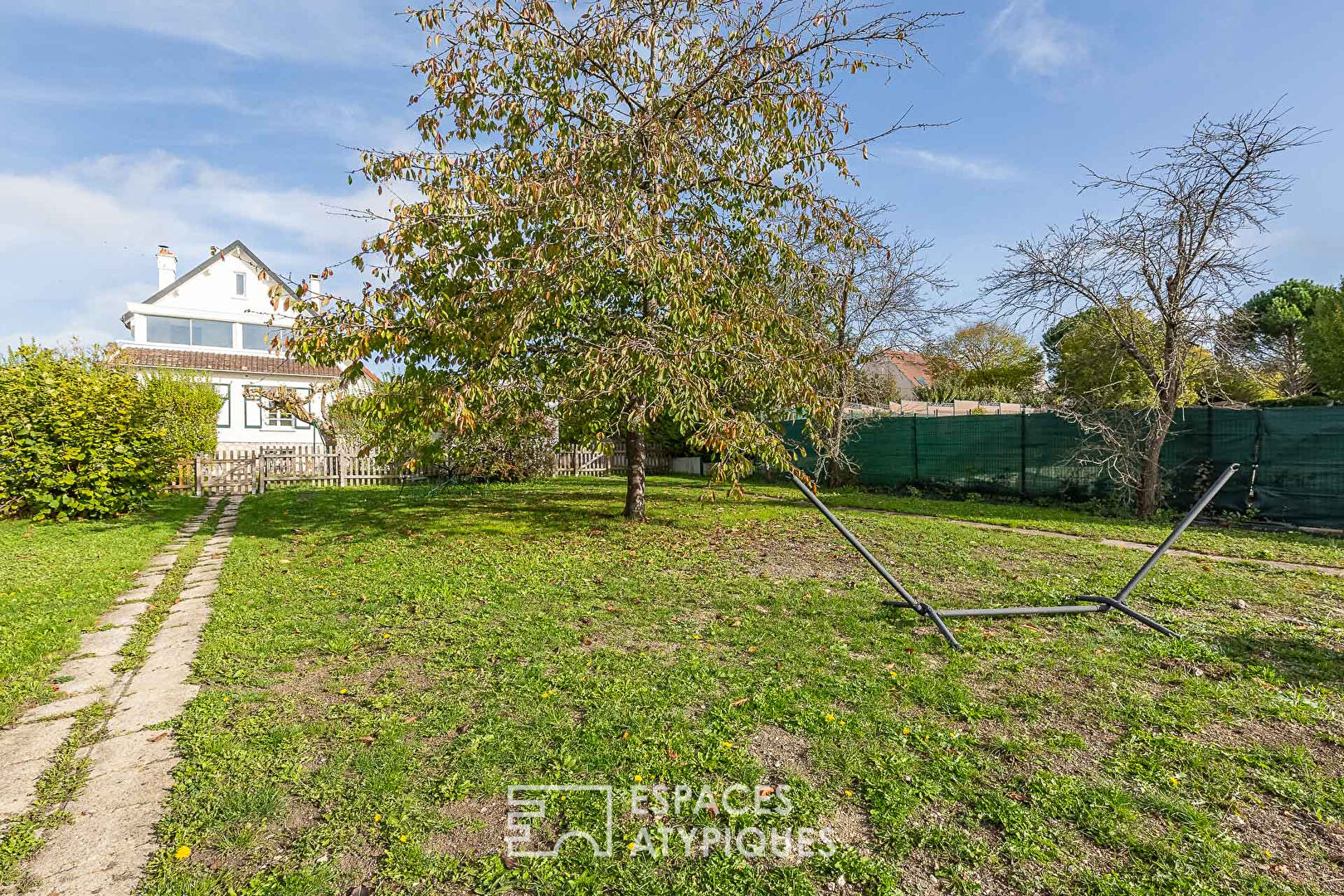 Maison familiale avec jardin et piscine
