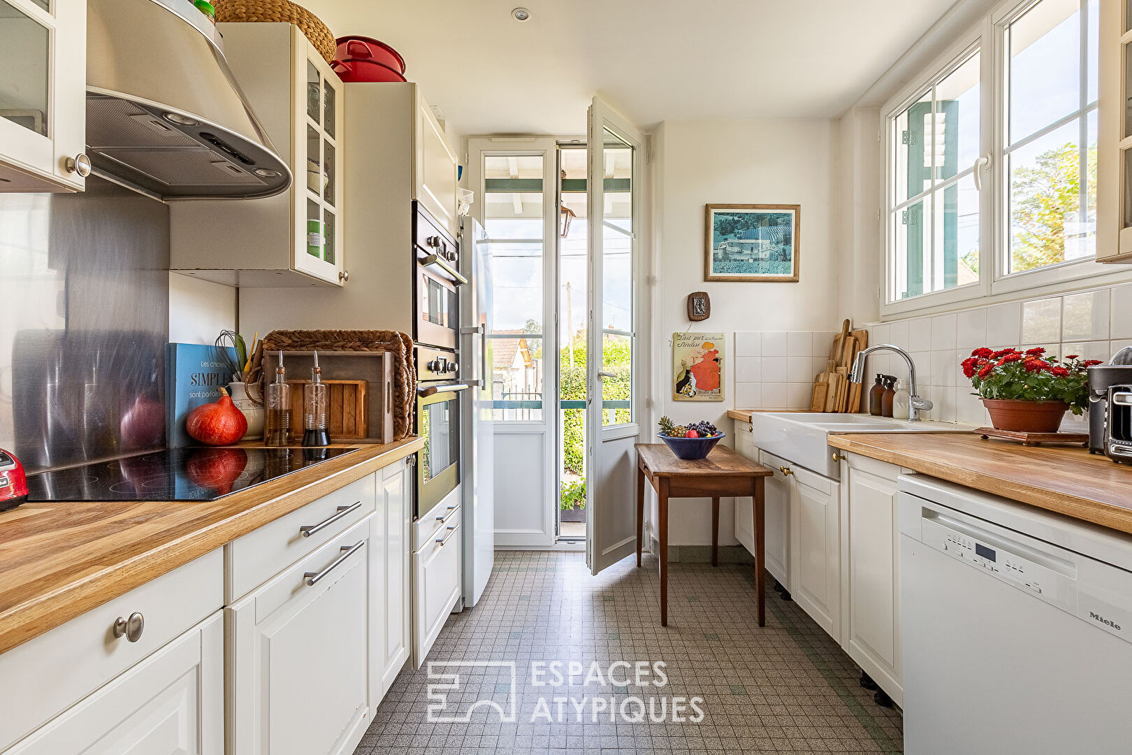 Maison familiale avec jardin et piscine