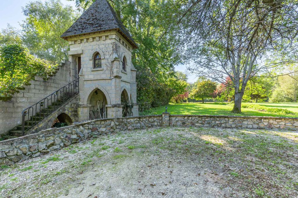 Maison aux deux tours et son parc au bord du Loing