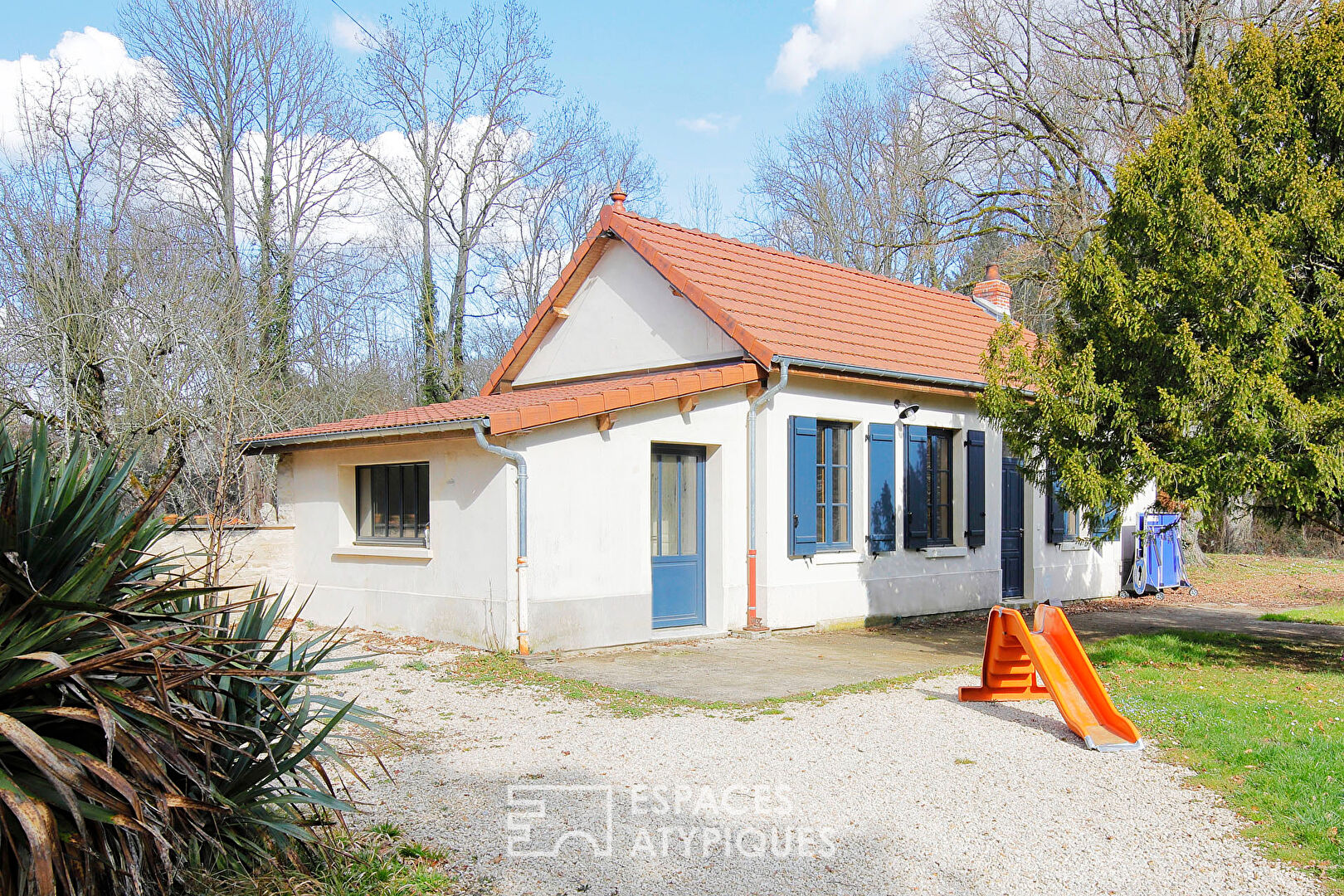 Grande maison de charme avec dépendance, piscine et grand parc arboré