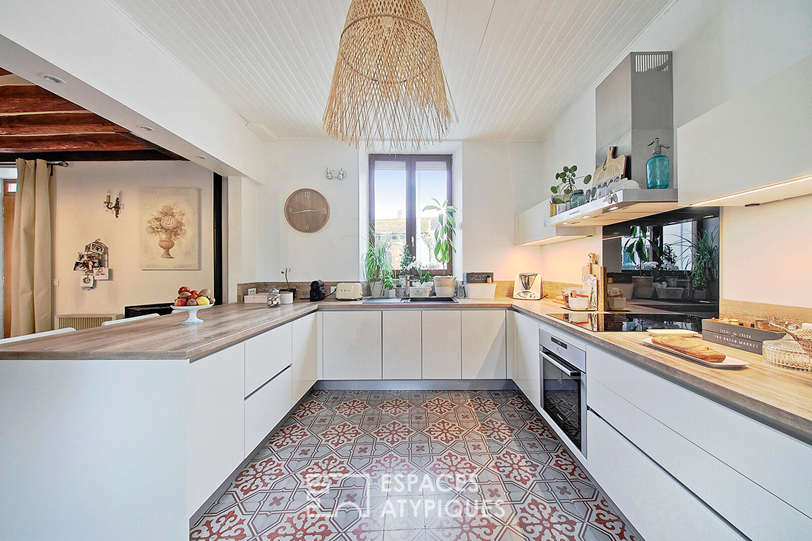 Charming house with garden and outbuilding