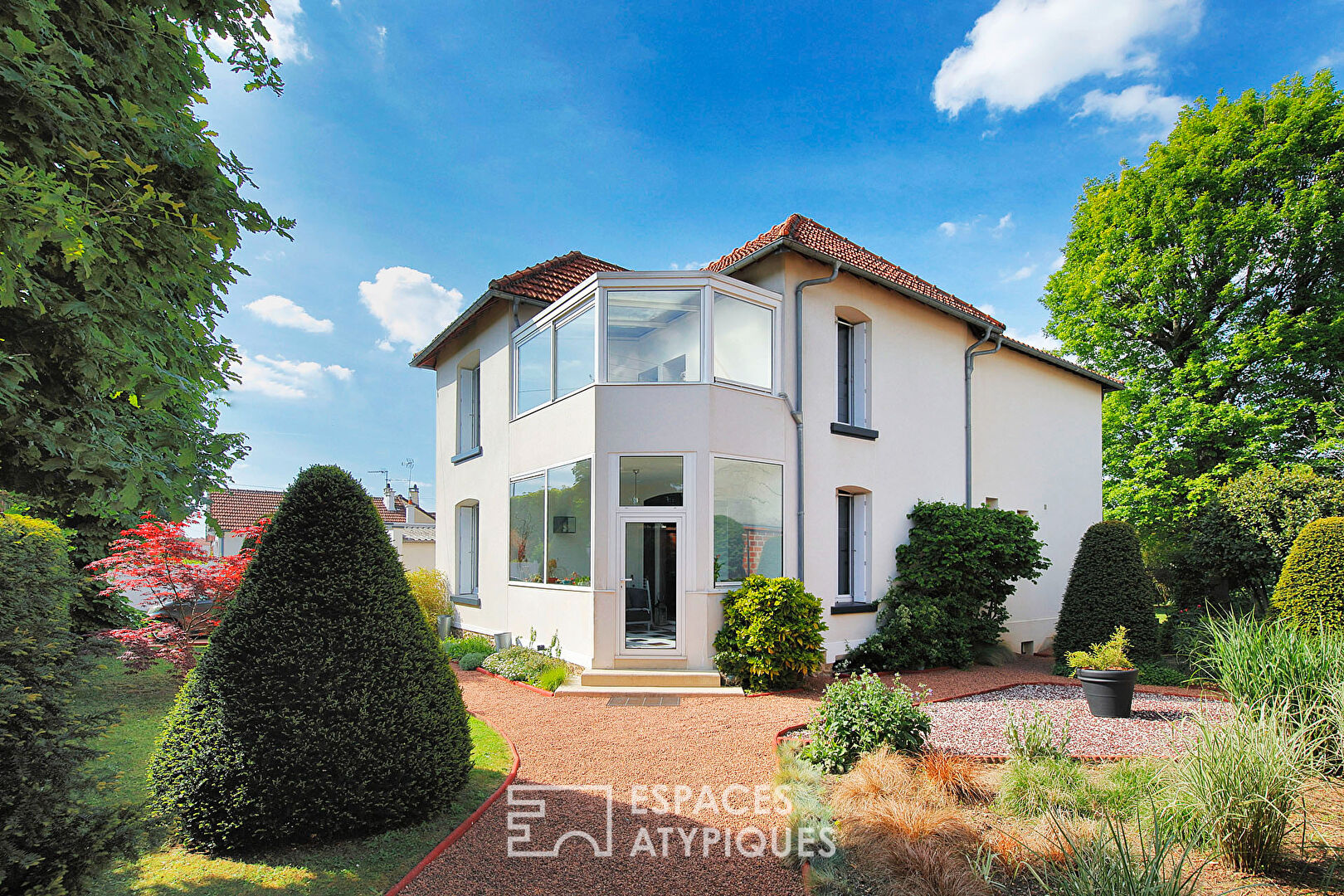 Maison familiale et contemporaine avec jardin