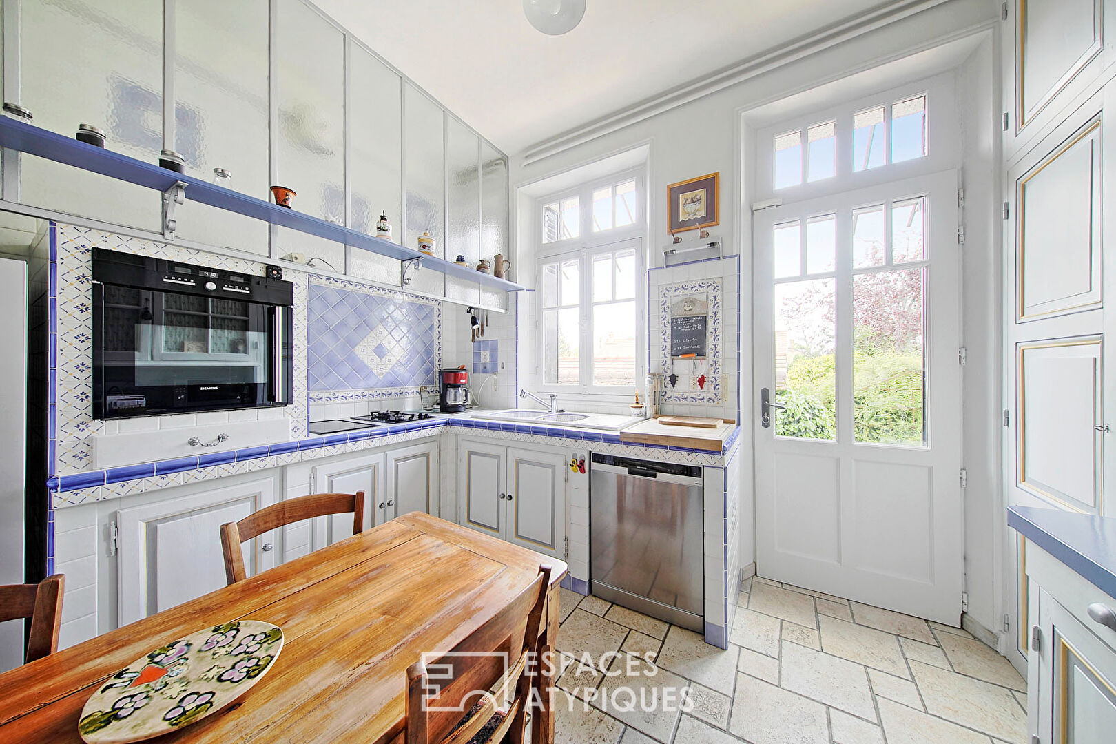 Maison de charme avec son jardin arboré