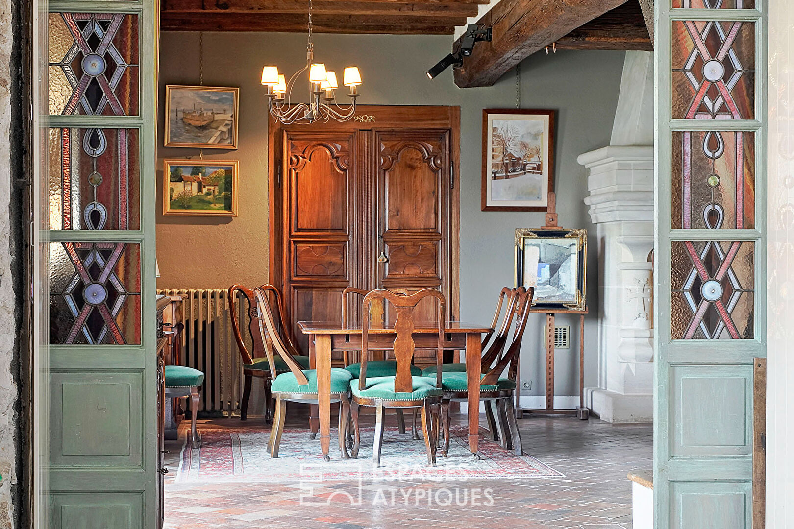 Former farmhouse rehabilitated with swimming pool and garden