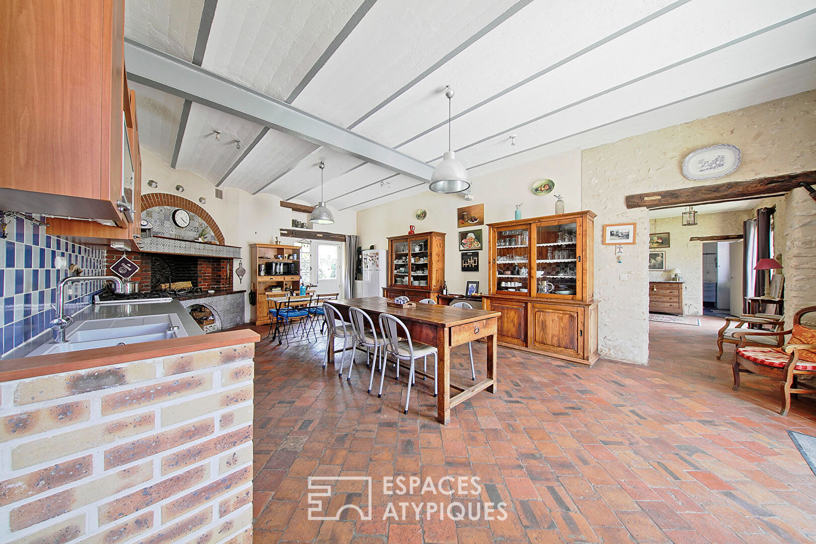 Ancien corps de ferme réhabilité avec piscine et jardin