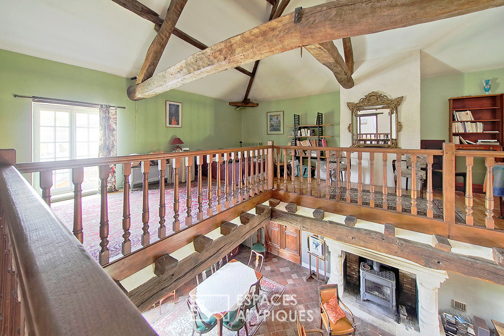 Former farmhouse rehabilitated with swimming pool and garden