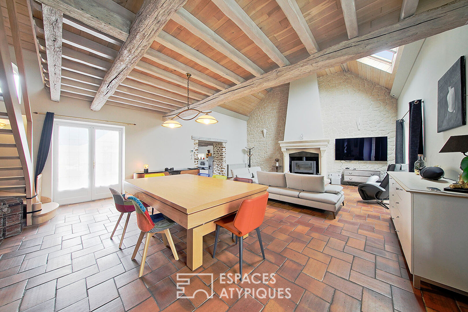 Character house with independent studio and garden