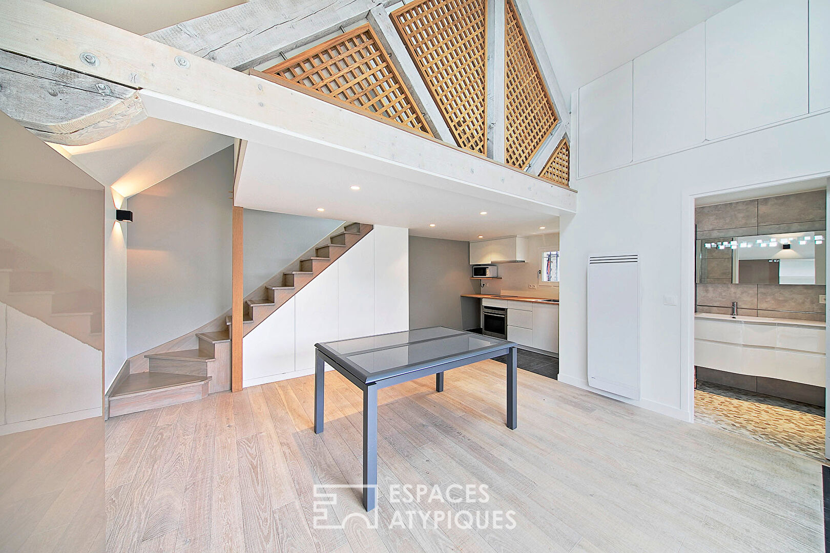 Character house with independent studio and garden