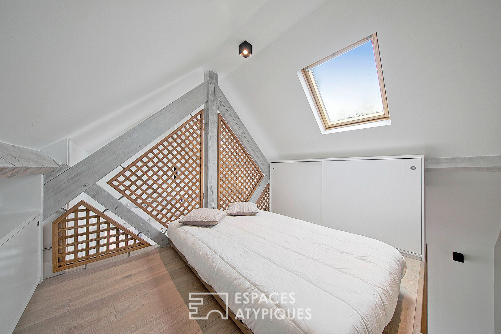 Character house with independent studio and garden