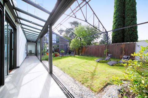 loft avec patio, piscine intérieure et studio indépendant