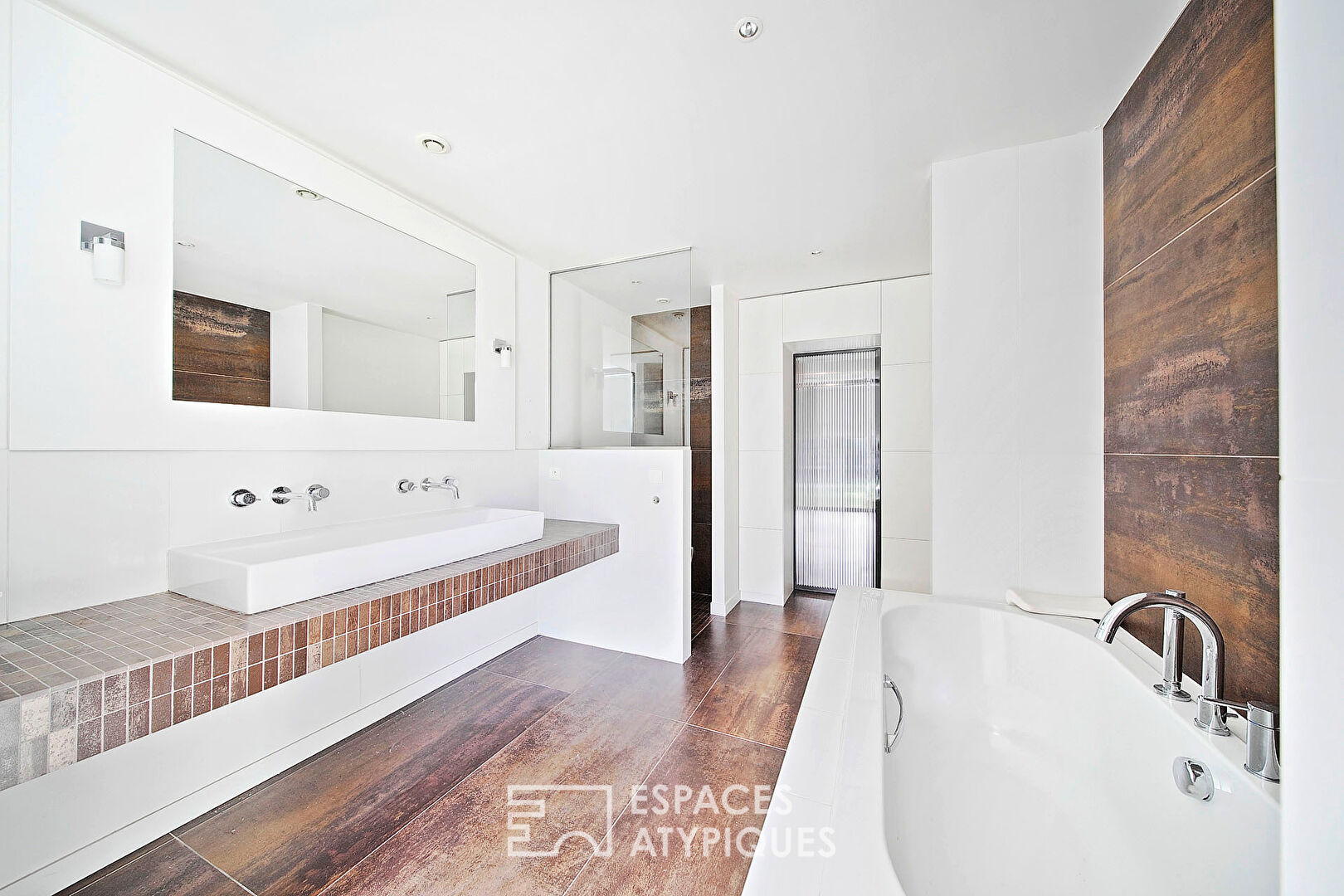 loft avec patio, piscine et trois pièces indépendant