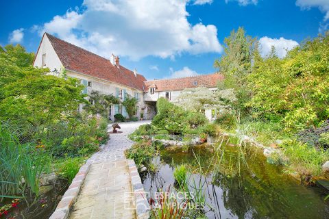 Maison briarde rénovée et son jardin clos de murs