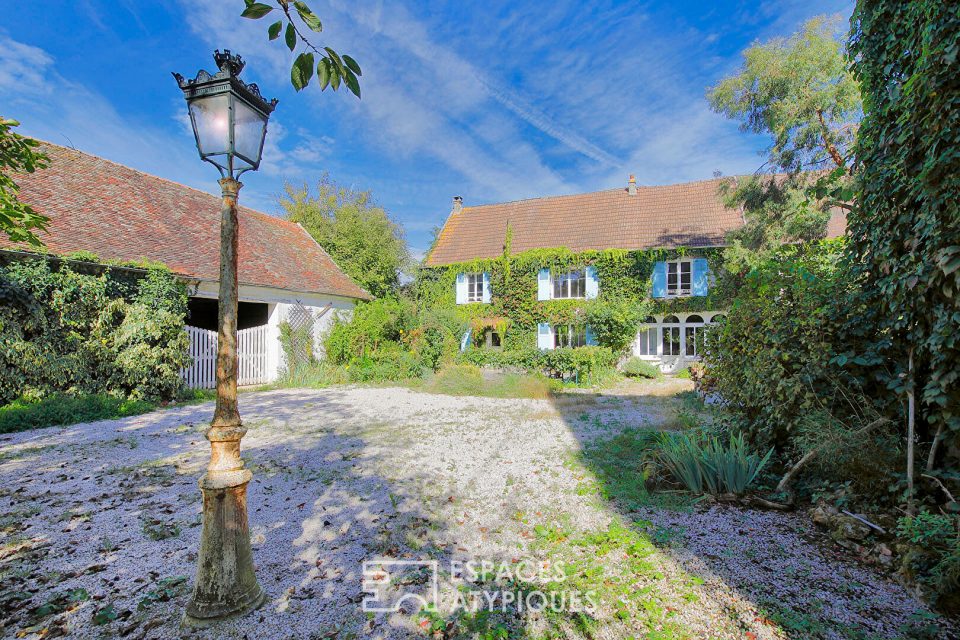 Belle maison de caractère avec grange et grand jardin arboré