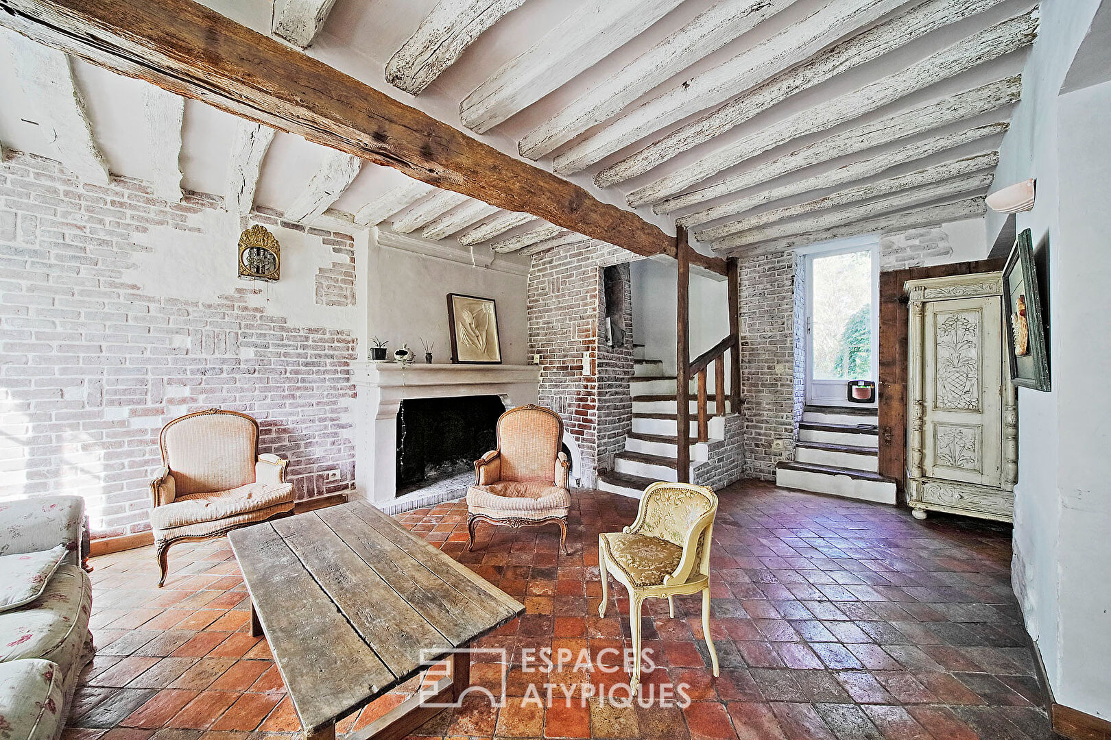 Belle maison de caractère avec grange et grand jardin arboré