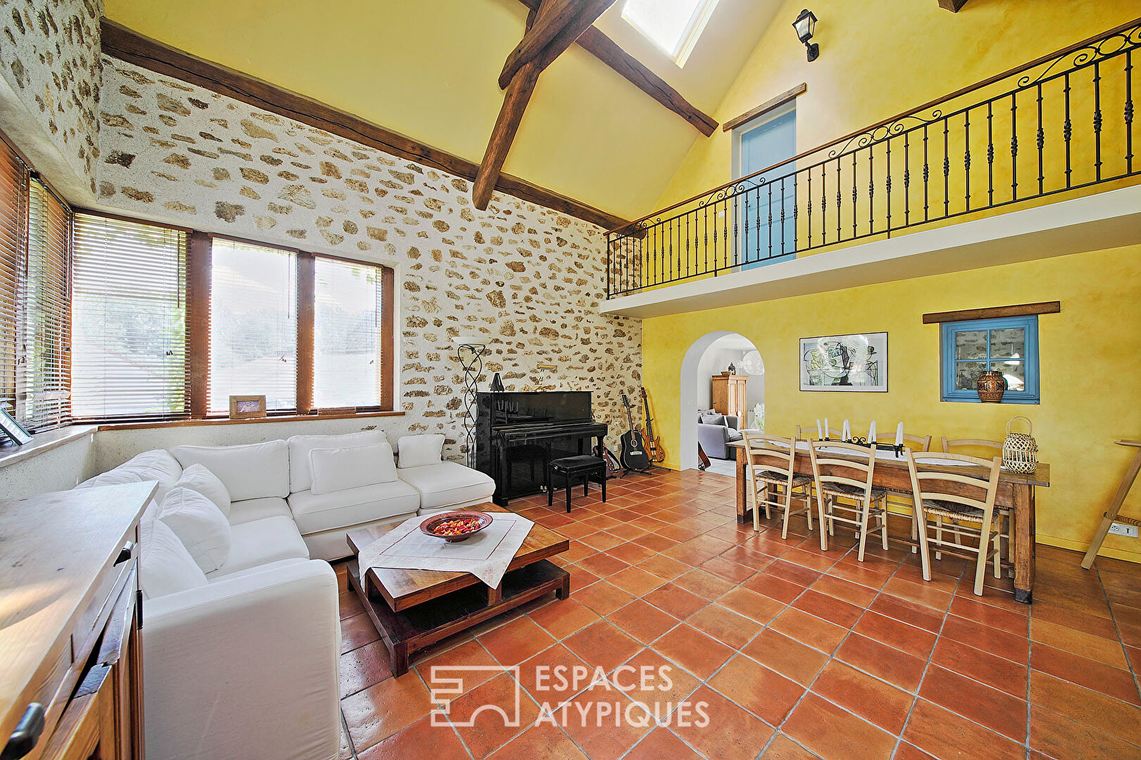 Charming renovated Briarde house and its garden