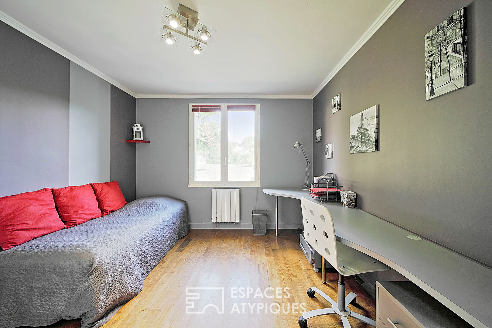 Charming renovated Briarde house and its garden