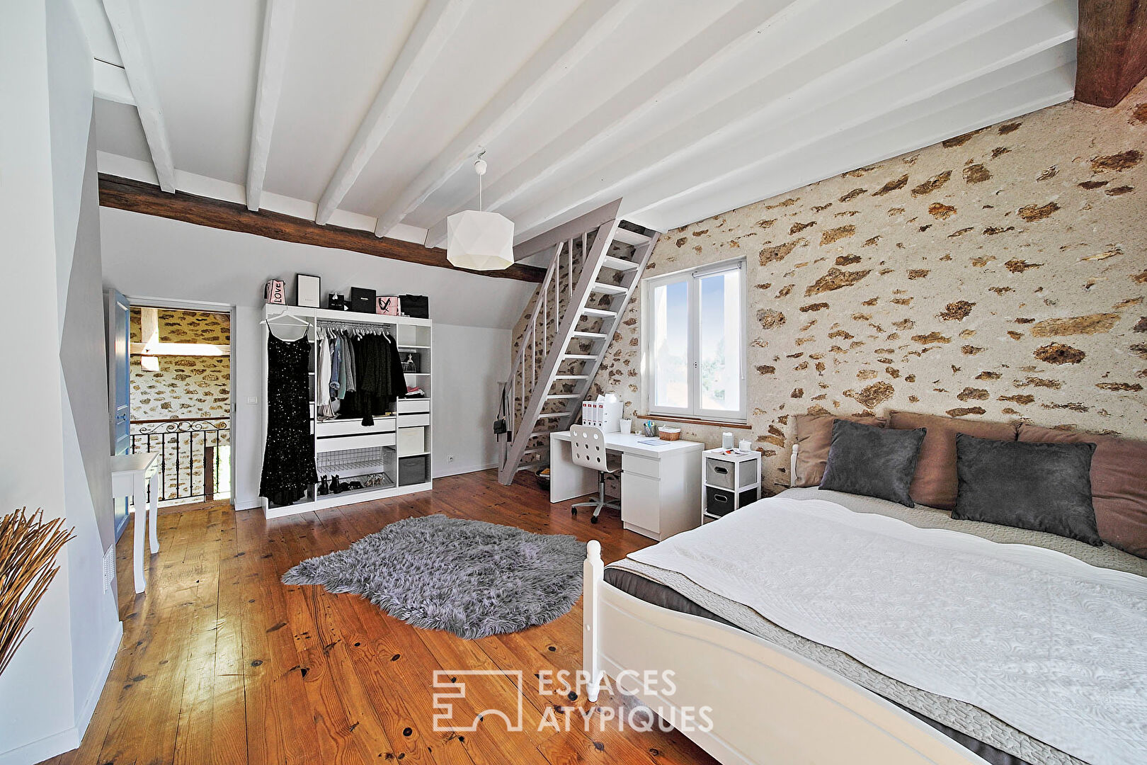 Charming renovated Briarde house and its garden