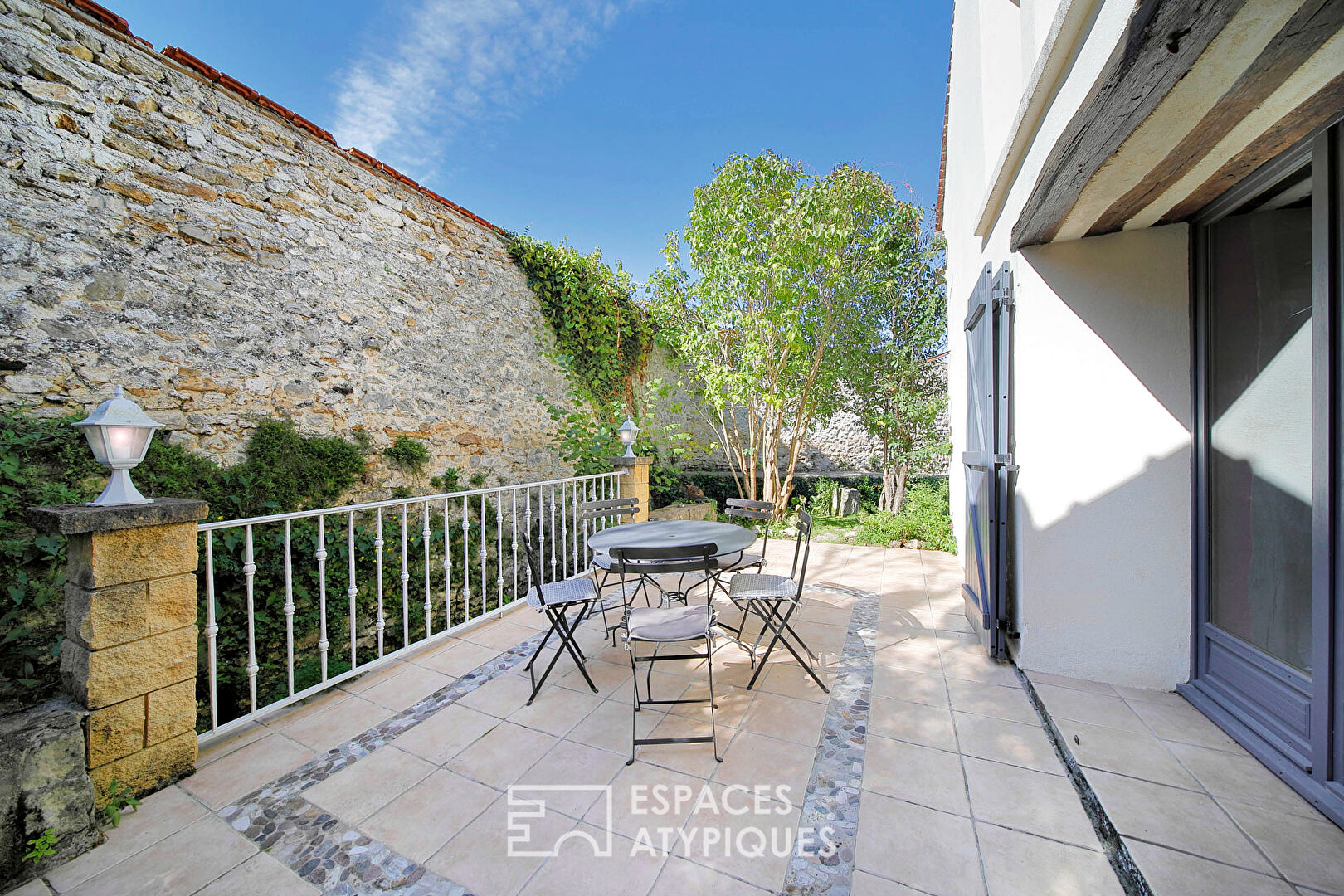 Old renovated farmhouse with terraces and garden