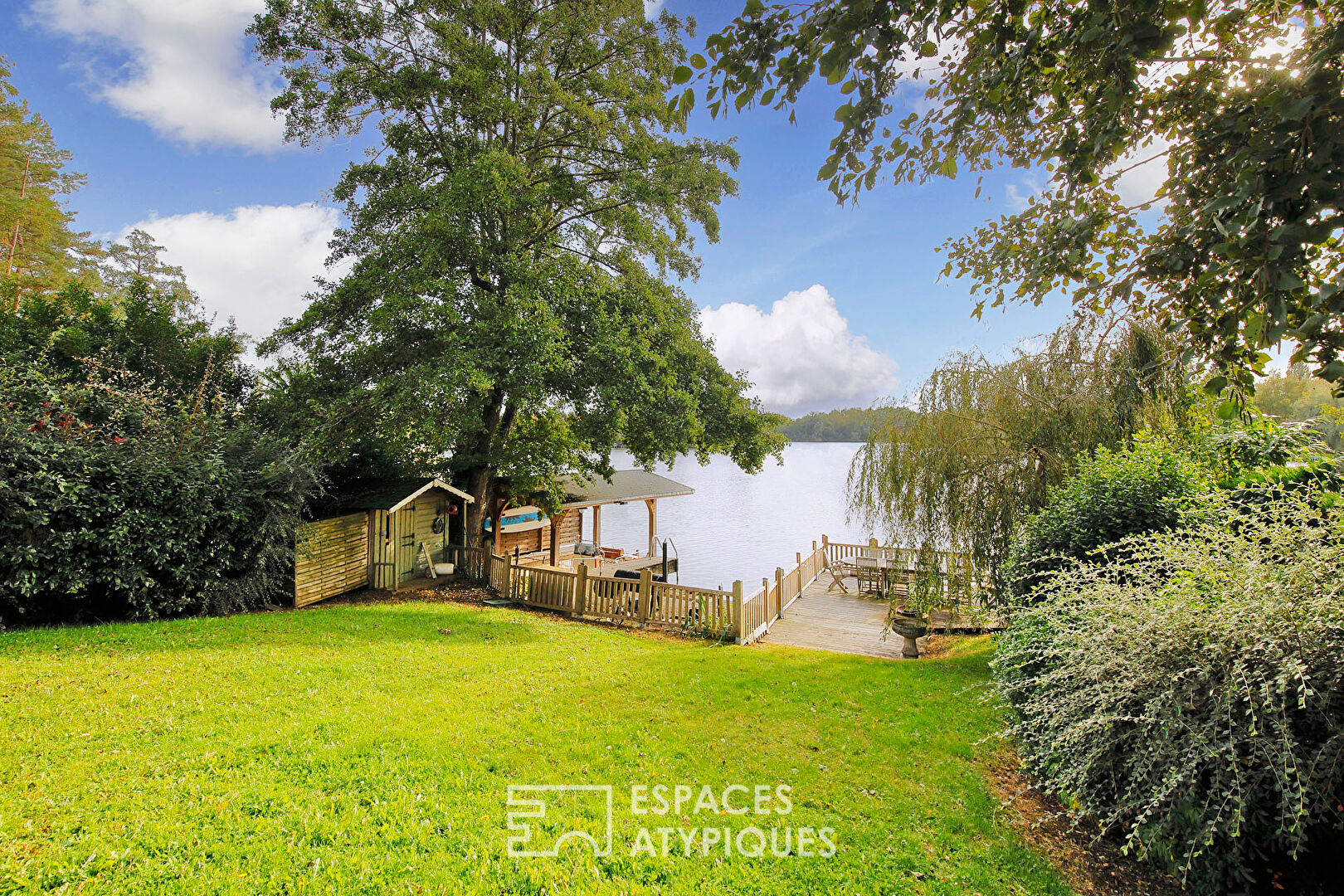 Magnifique chalet rénové avec dépendance, piscine et sa vue lac