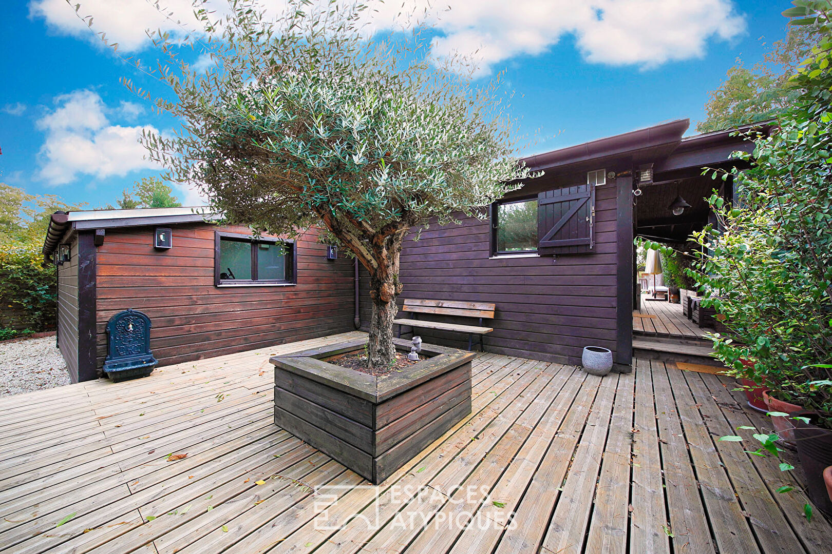 Magnifique chalet rénové avec dépendance, piscine et sa vue lac