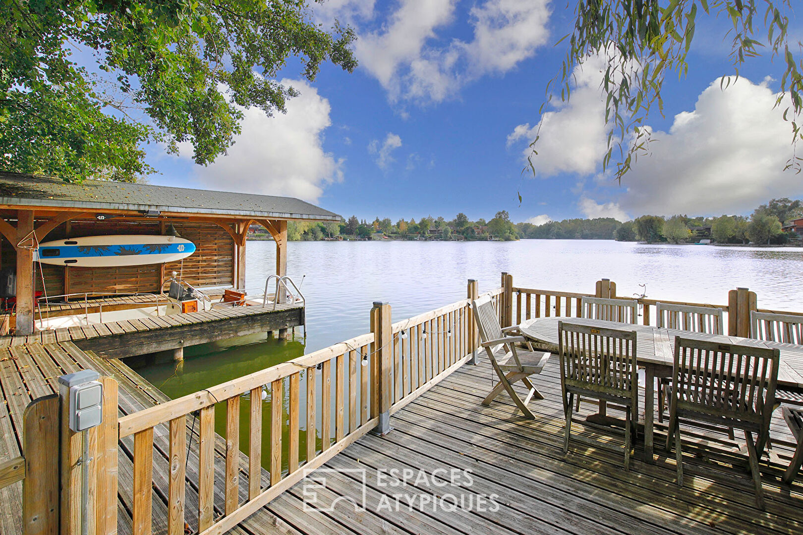 Magnifique chalet rénové avec dépendance, piscine et sa vue lac