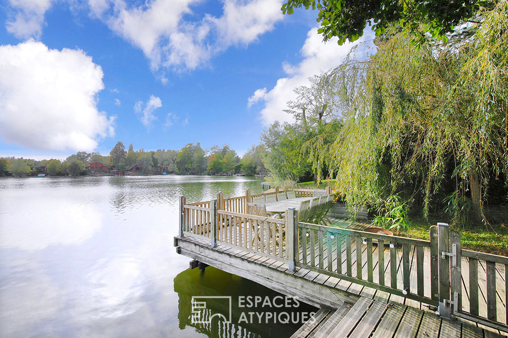 Magnifique chalet rénové avec dépendance, piscine et sa vue lac