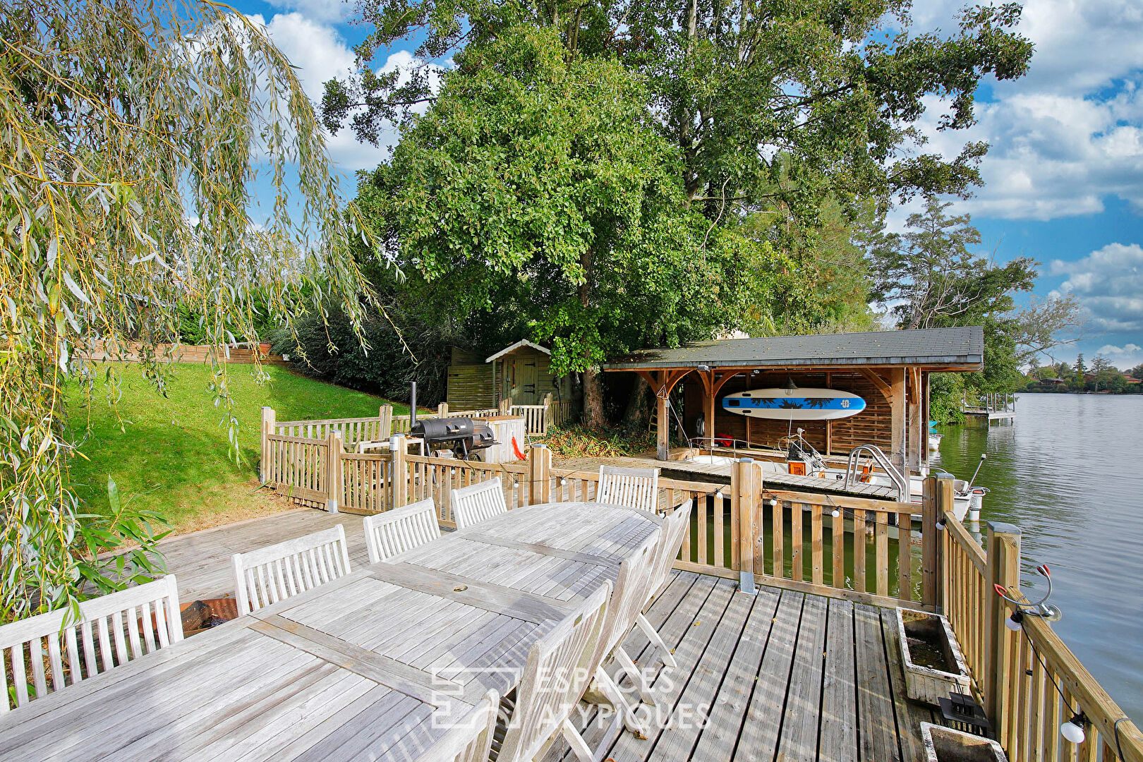 Magnifique chalet rénové avec dépendance, piscine et sa vue lac