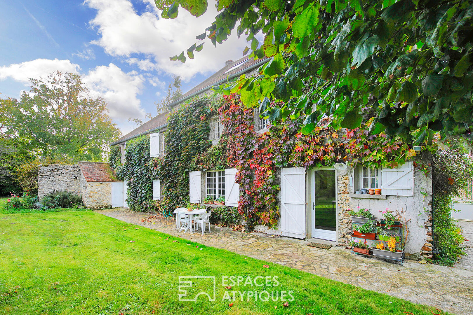 Maison de pays du 19ème siècle avec jardin