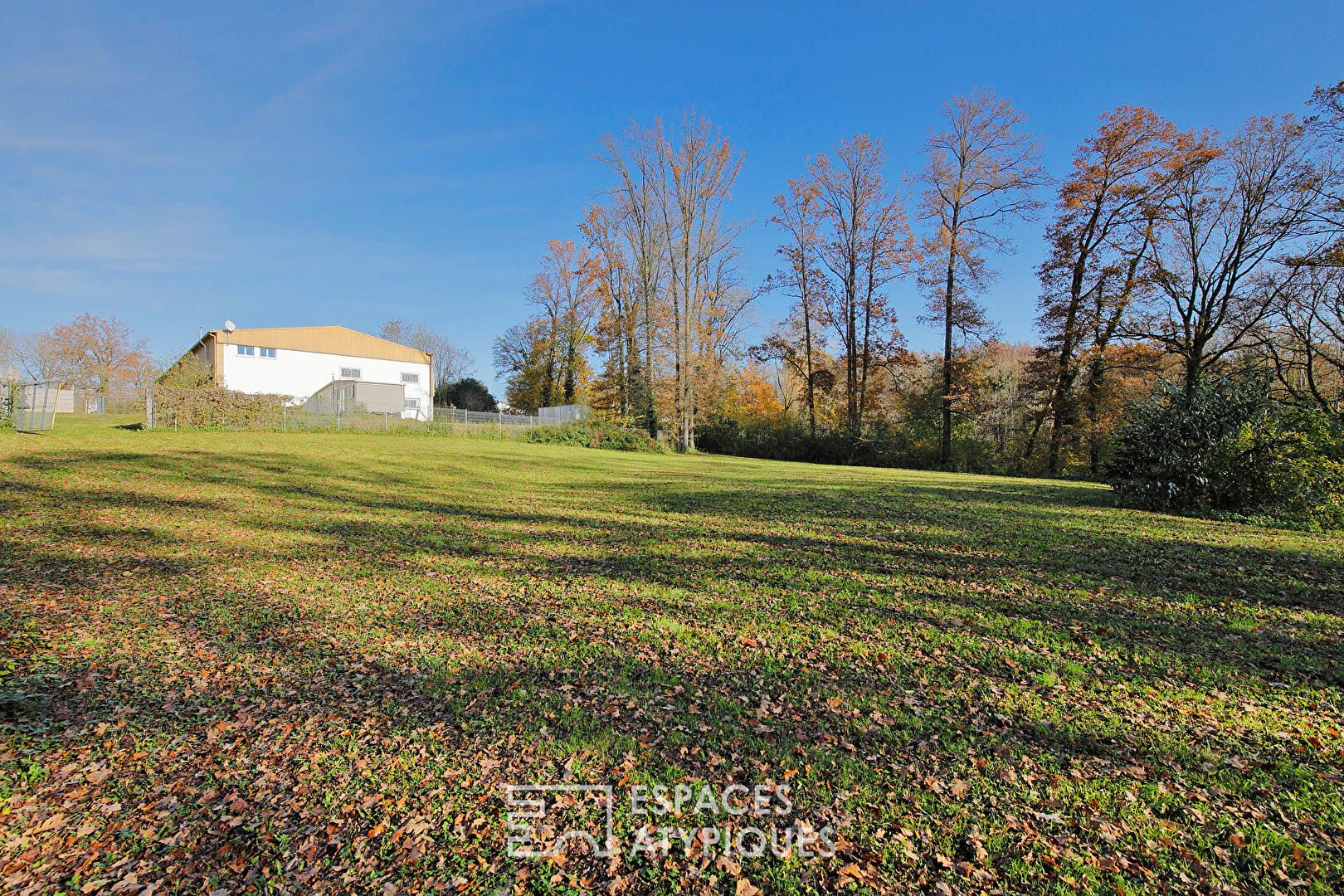 Appartement et son entrepôt avec parc