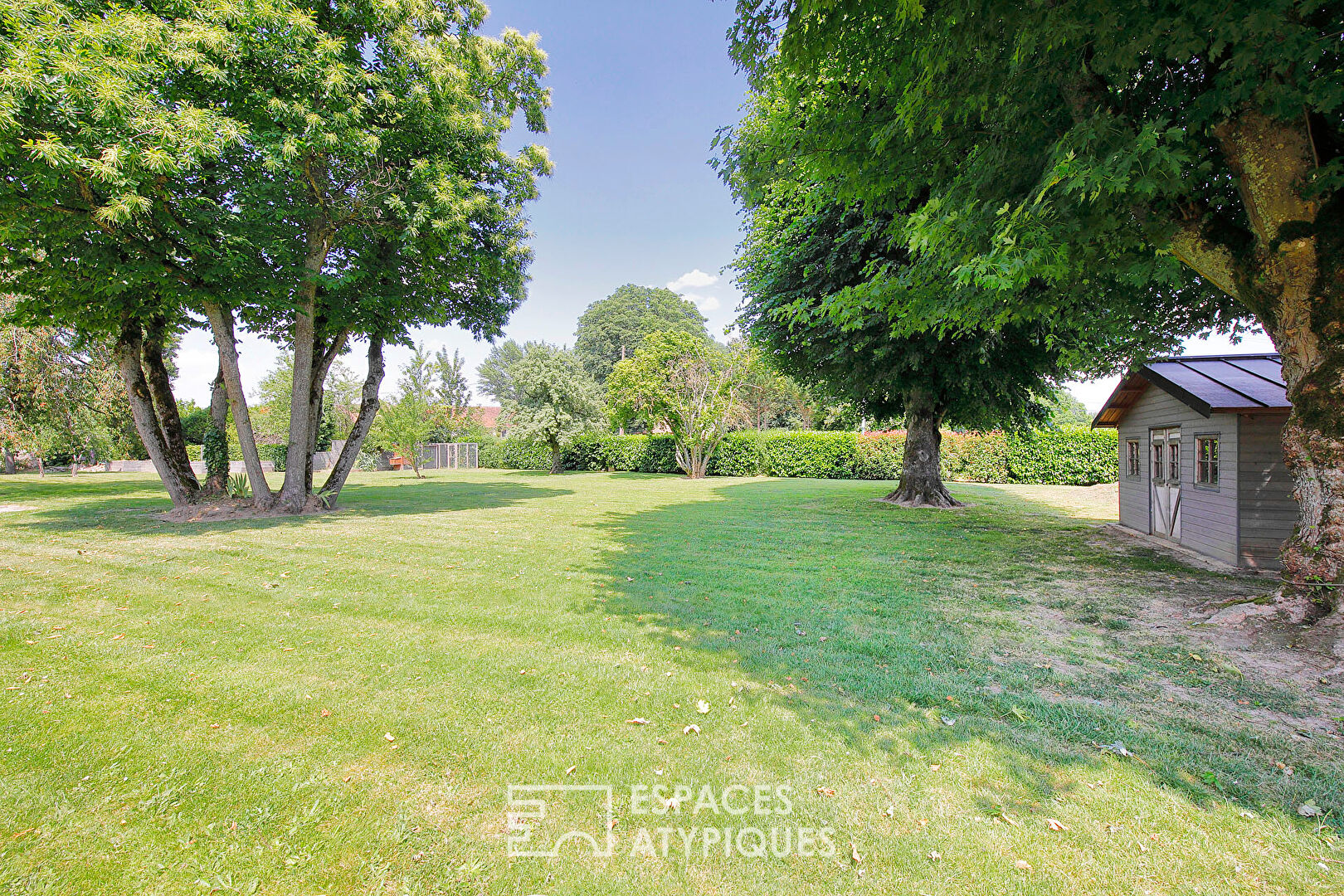 Maison de charme rénovée avec piscine et jardin