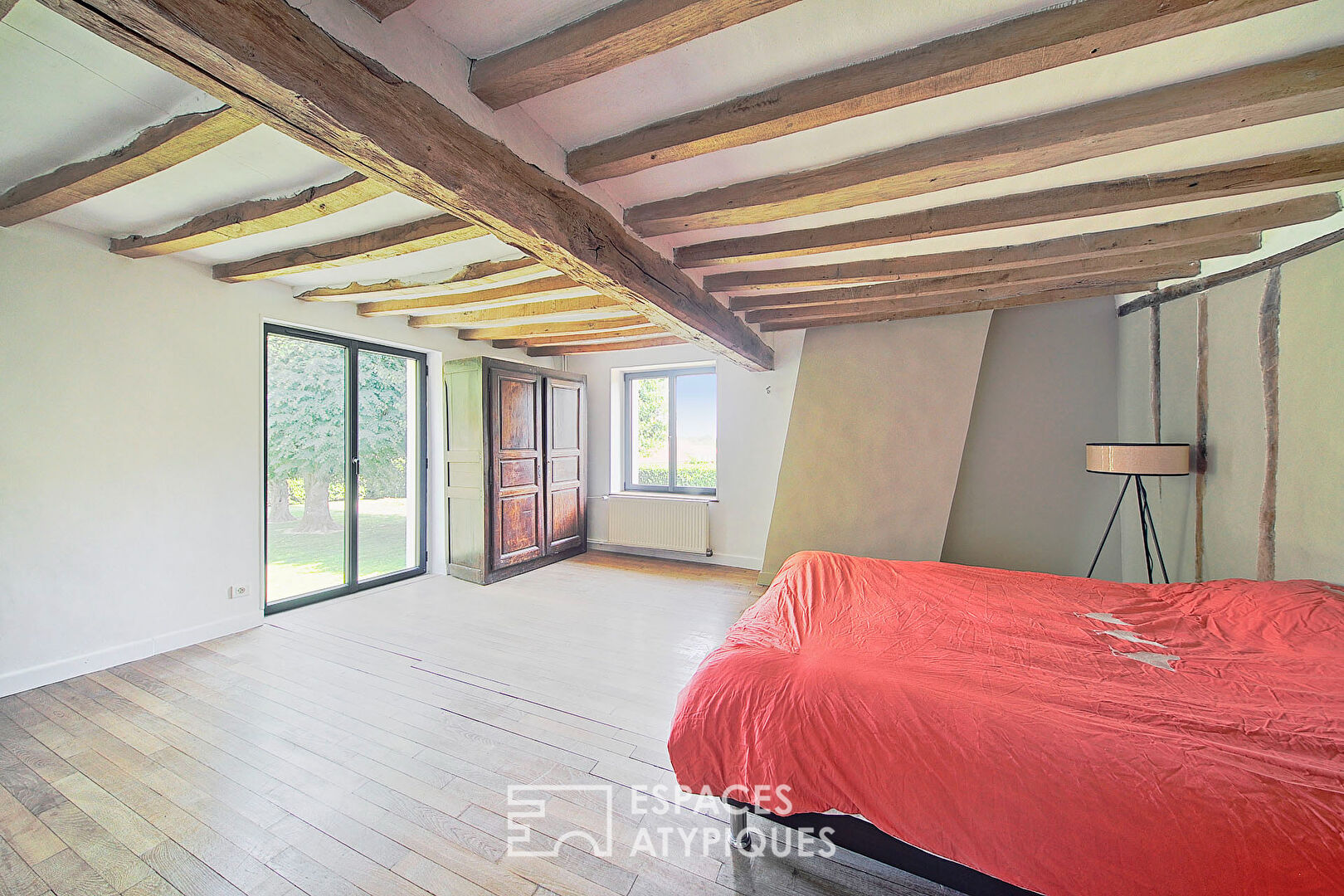 Charming renovated house with swimming pool and garden