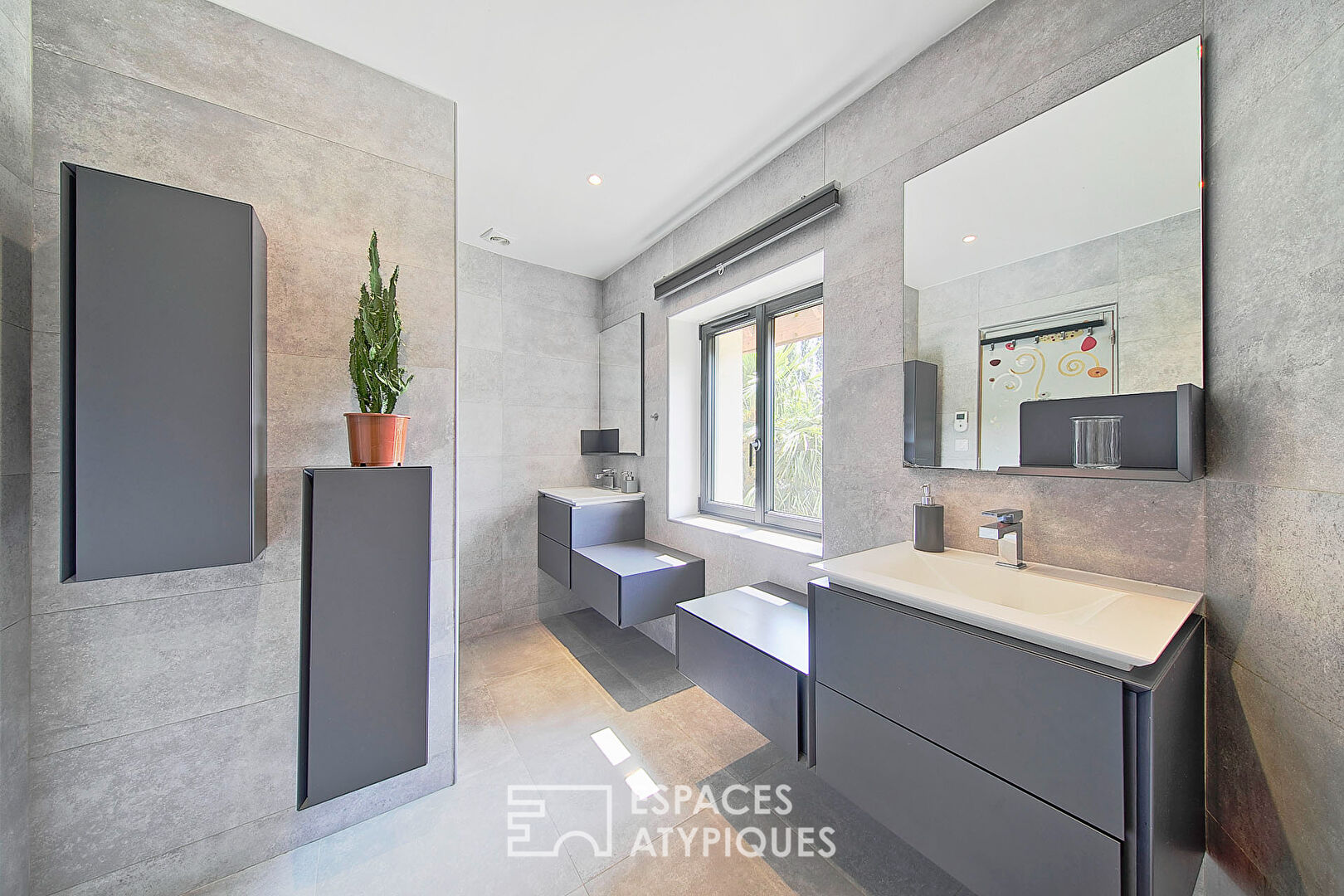 Charming renovated house with swimming pool and garden