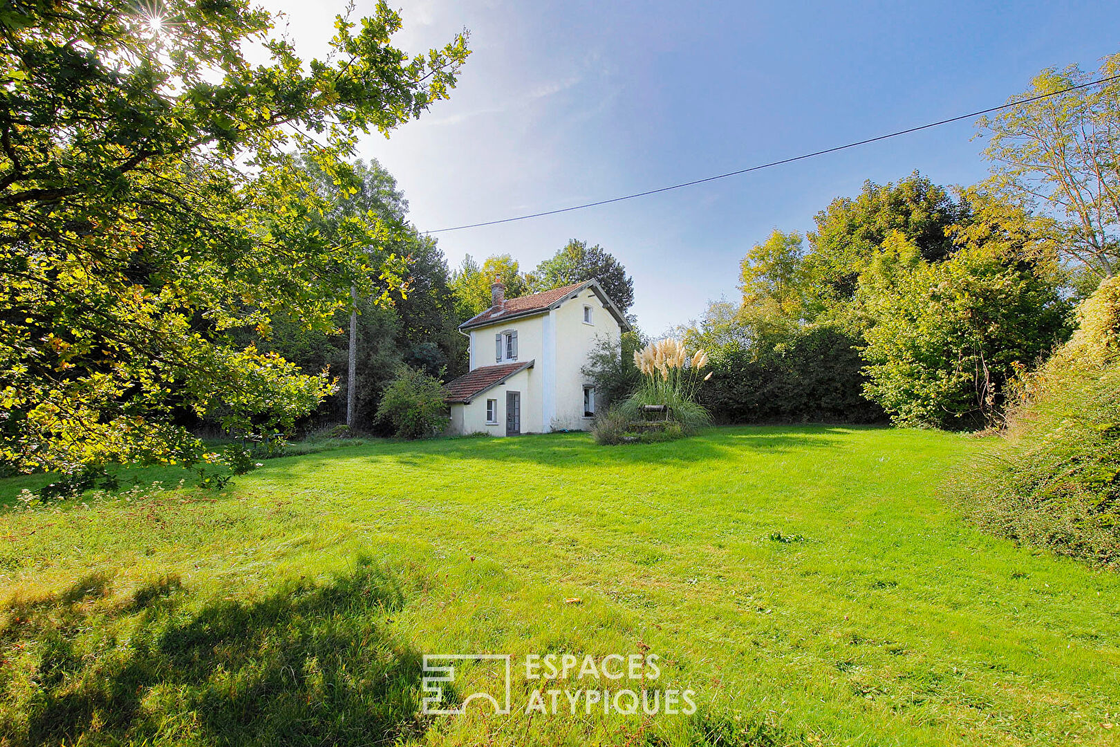 Ancien moulin avec dépendances et son parc