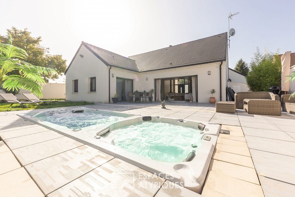 Villa contemporaine avec piscine et jardin