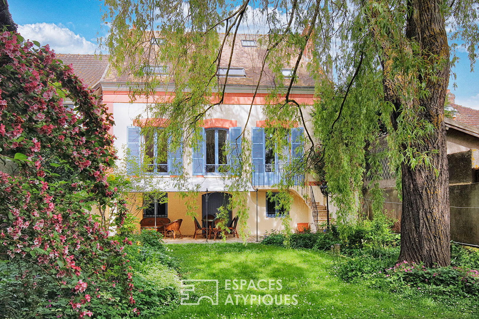 Bourgeois townhouse with garden