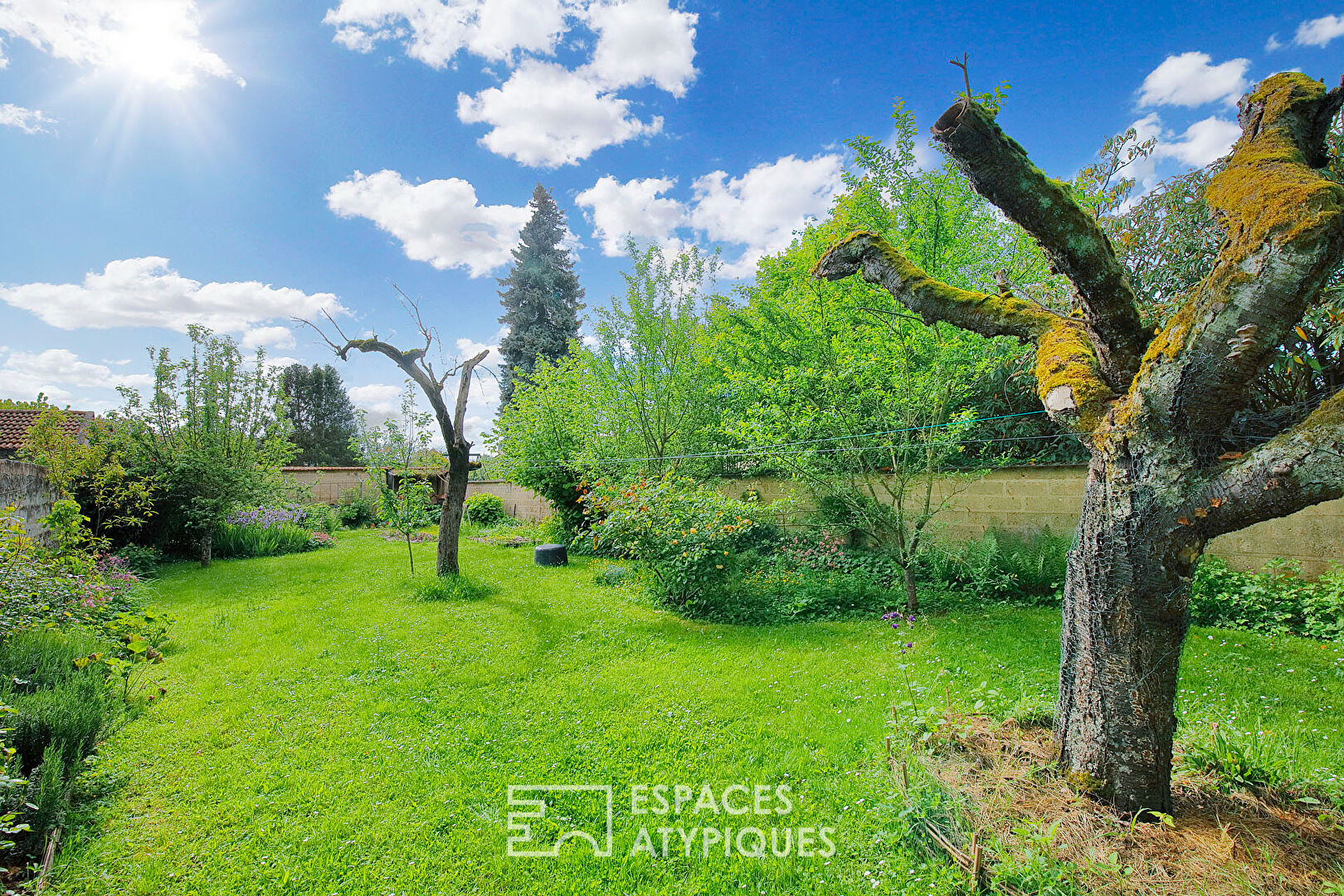 Bourgeois townhouse with garden