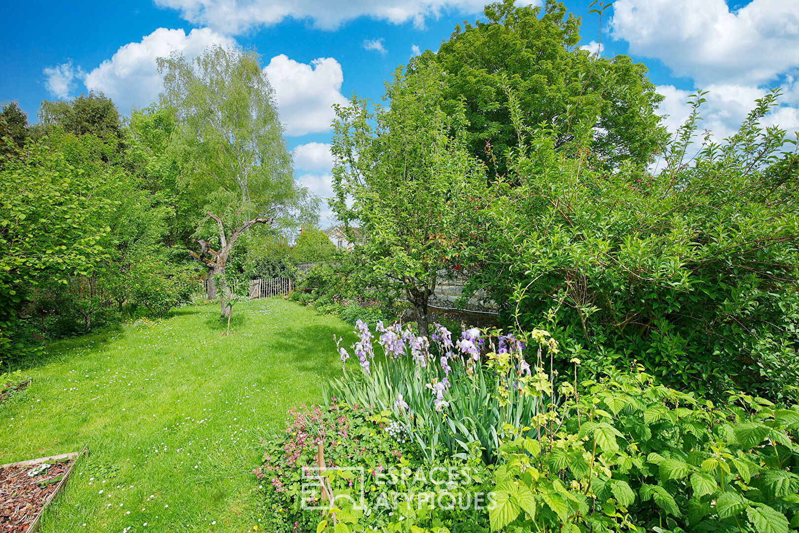 Bourgeois townhouse with garden