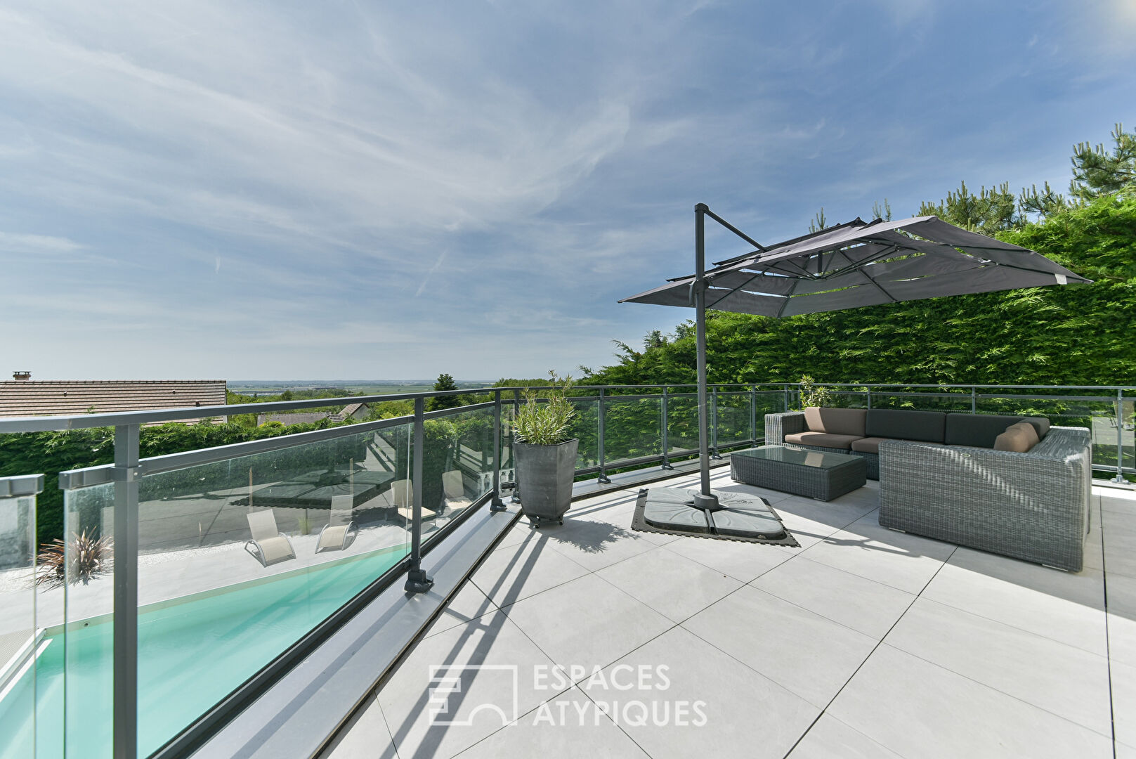 Family house with pool and view